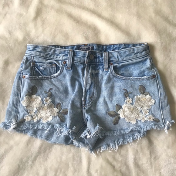 Abercrombie & Fitch Pants - Abercrombie & Fitch flower jean shorts